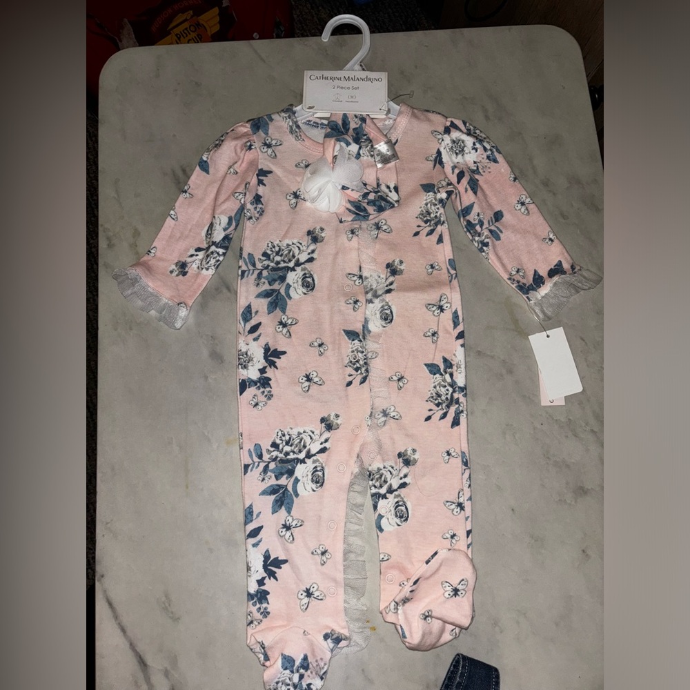 Baby girl 6/9 month bundle. 2/2 pc sets nwt, Carhart overalls